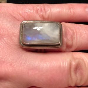 Women’s Silver Fashion Ring with pearlized stone